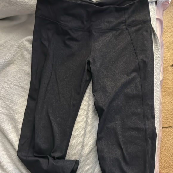 Lululemon Gather & Crow Crop - Picture 4 of 6